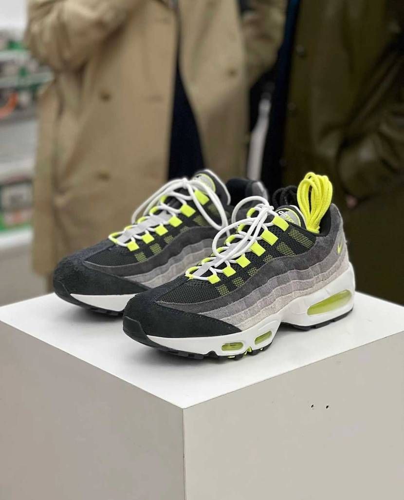 NIKE AIR MAX 95 OG REVERSE NEON GRADIENT