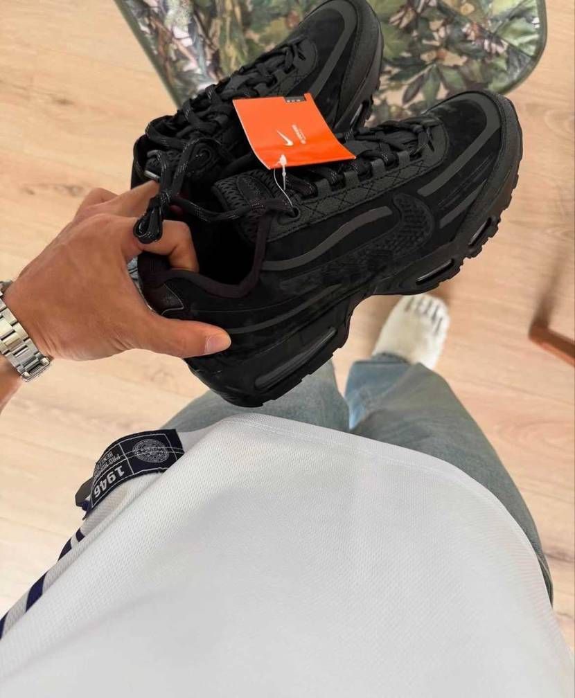 🤔🤔🤔
WORKSOUT✖︎ナイキ エアマックス95
実物画リーク。