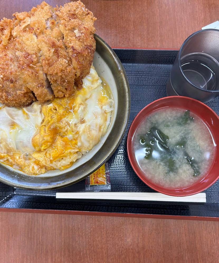 こんばんは🌇
なーんも話題になってませんが初クラークスのワ