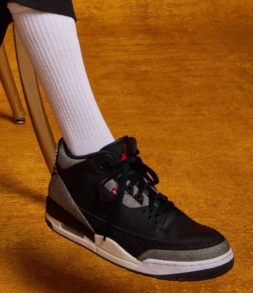 リーバイス✖︎AJ3 3色目は⚫️
🟦がF&Fかな？