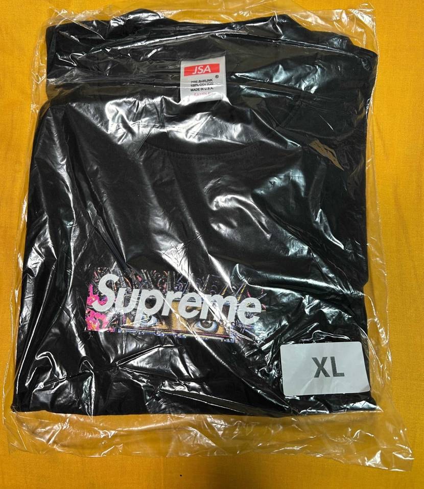 本日、ジャクソンsupreme(非公式)が届きました。
色は黒でちょいペラい生