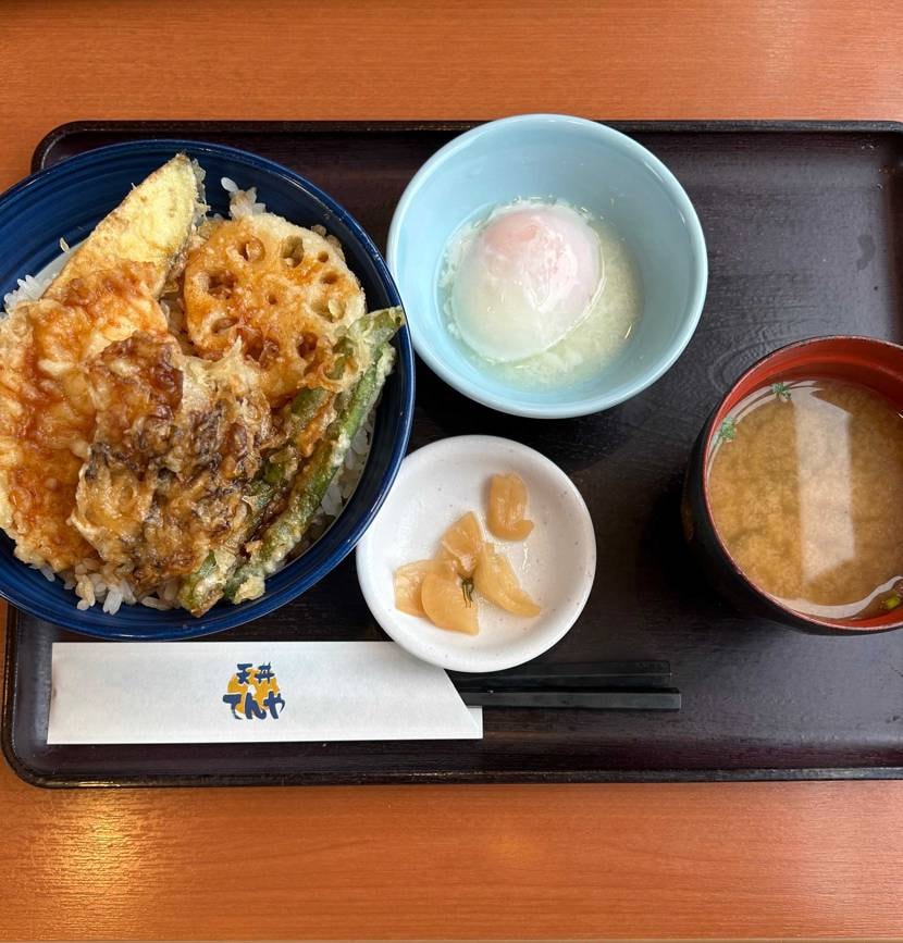台風直撃前に天丼食べに行きました。
それとついさっきミセス