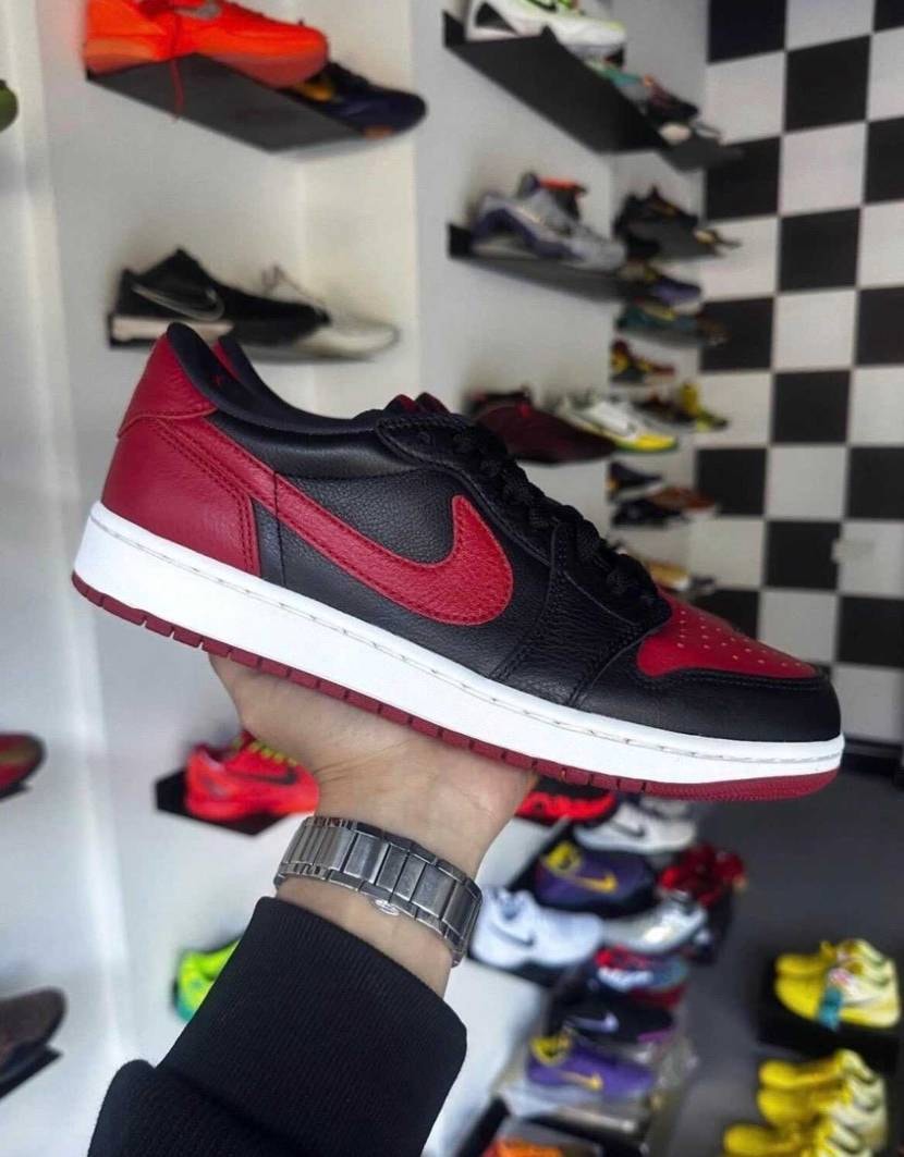 NIKE AIR JORDAN 1 LOW OG "Banned" 
5月2日