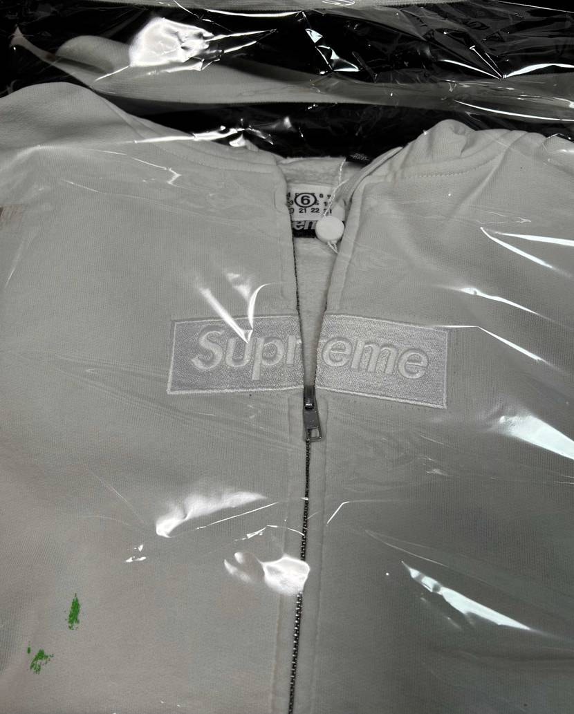 マルジェラコラボが届いたので早速着ました。
色味はグレーを