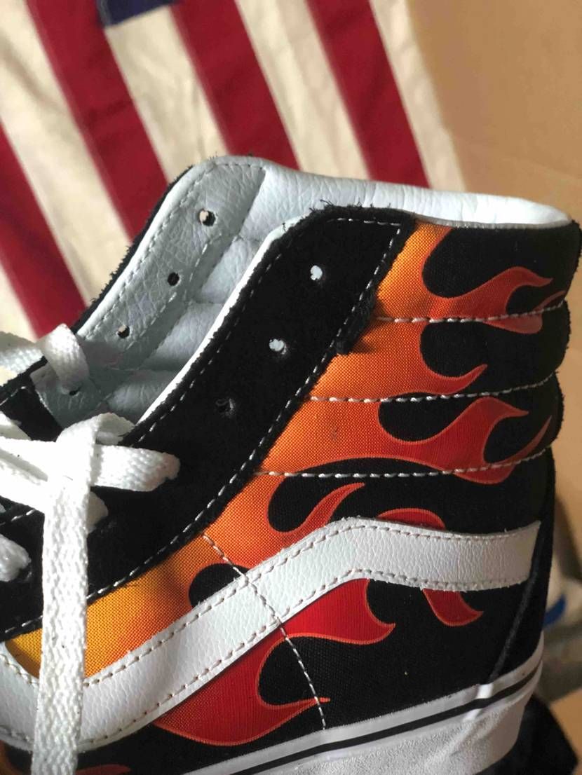 なぜ…
vans履くと足が臭くなる…
他のはならないのにwwwどーし