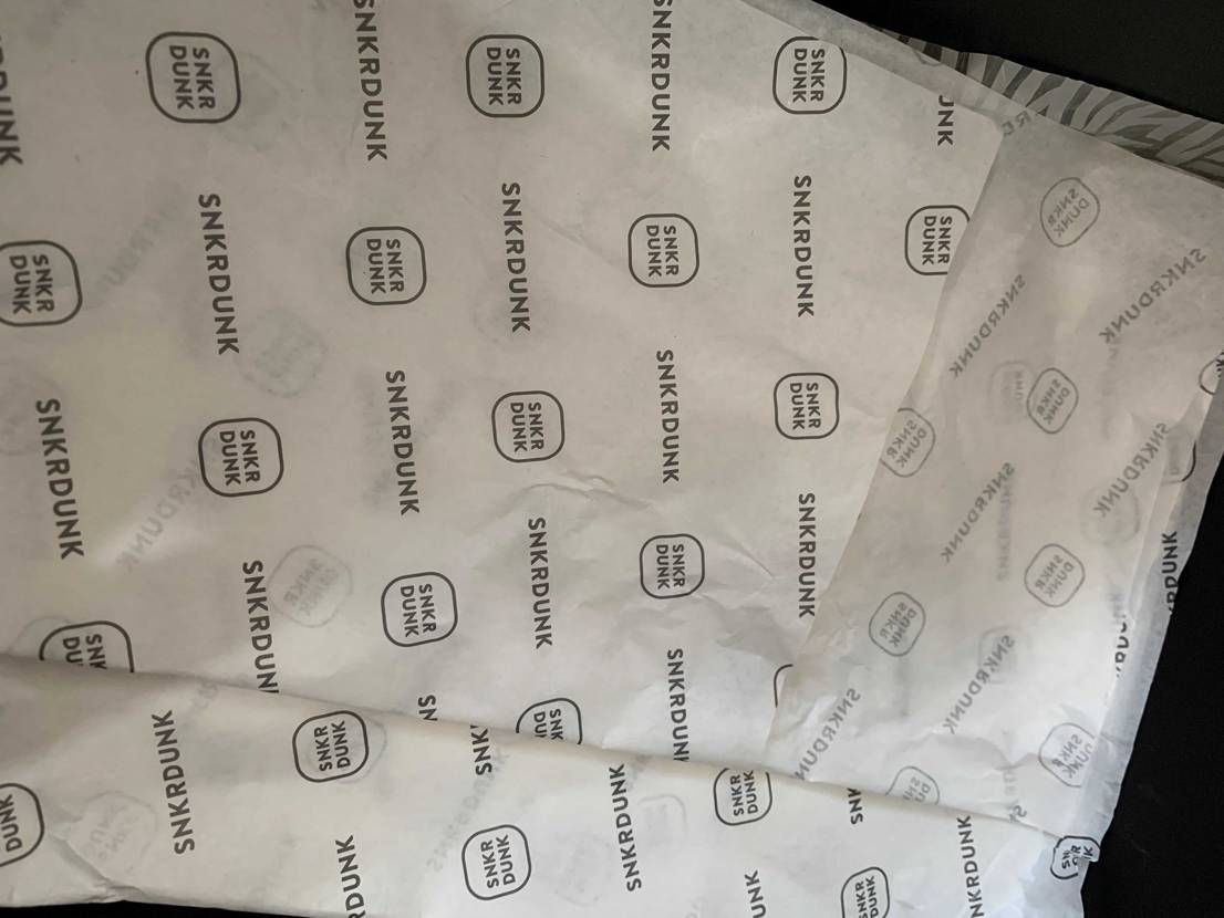 今スニダンで中古スニーカー購入するとコレ入ってるもんなの？？