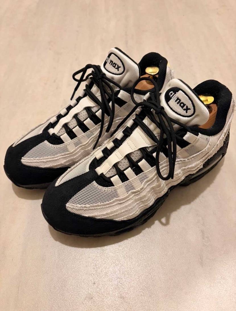 黒い紐に変えたら引き締まった感じがします😆