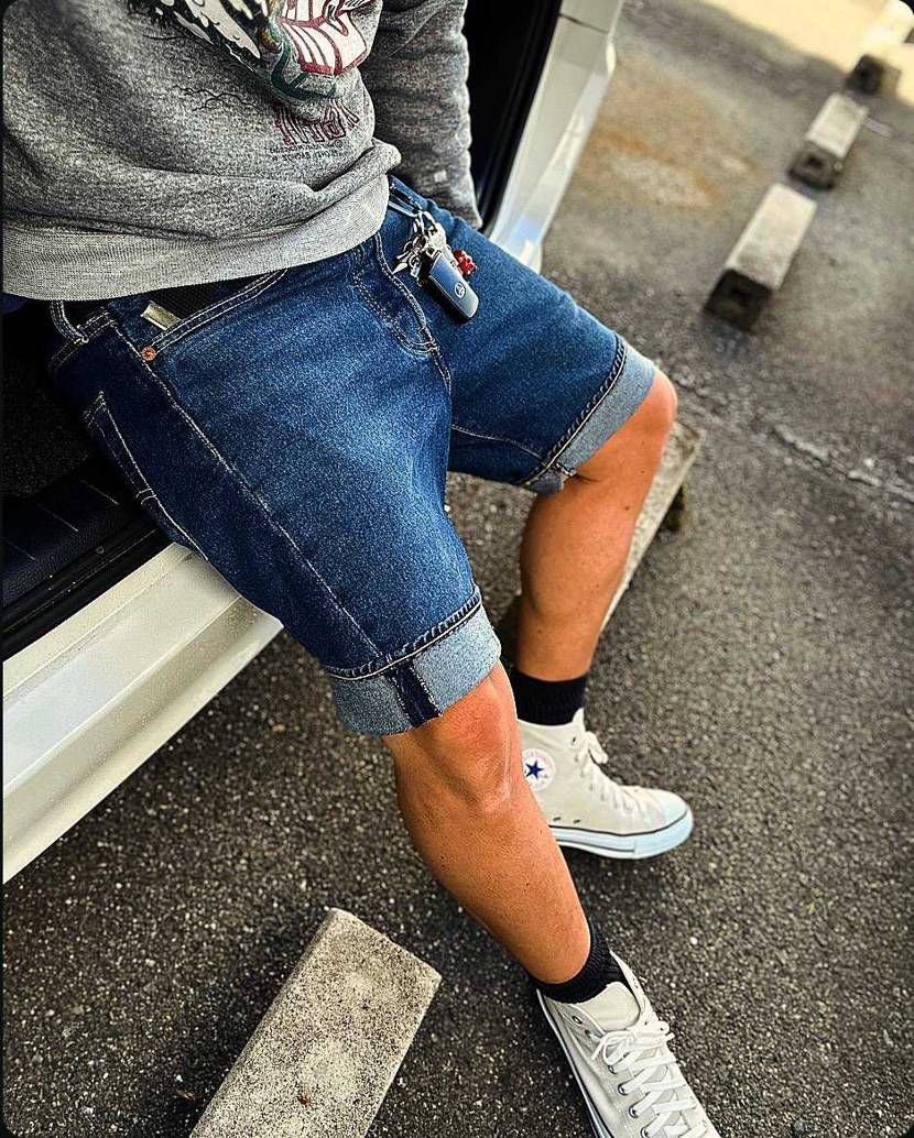 昨日は久々に街行ったけど、シュプだらけ🤣なんか発売してたん？

皆、すっきゃ