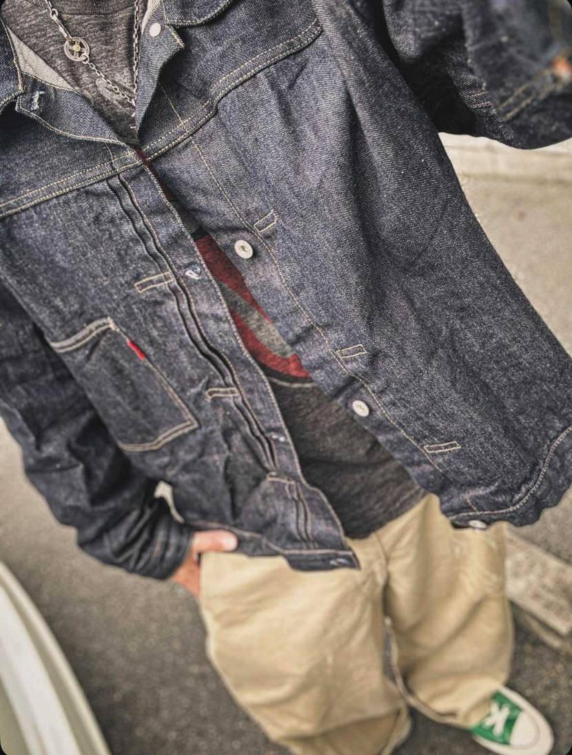 タイトに着るのもいいけど、デカいサイズを自分好みに縮めたりが楽しい🙈とりあえず毎