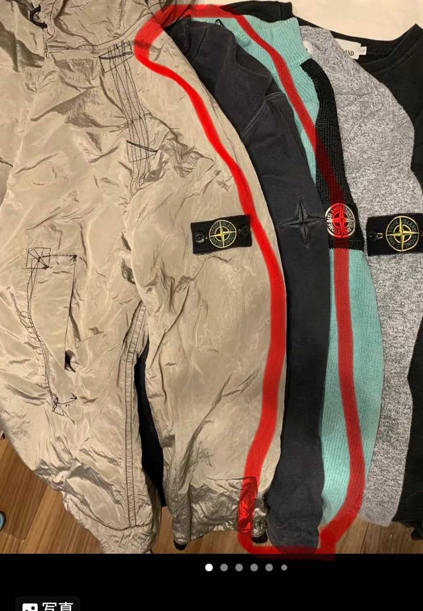 stone islandの服の詳細が知りたいです。
この赤線で囲っている、刺繍