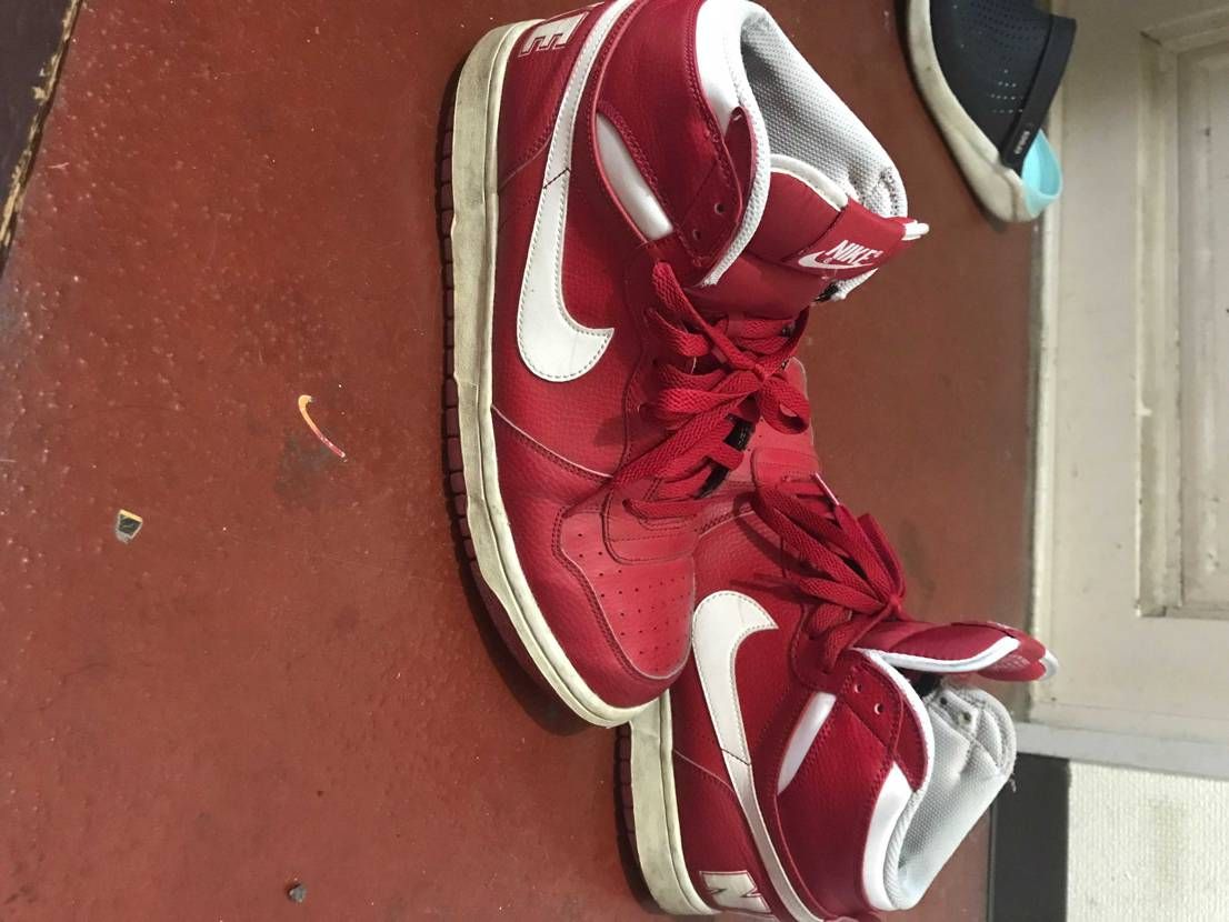 この写真の靴のモデル名というか、詳細をご存知の方いますか？