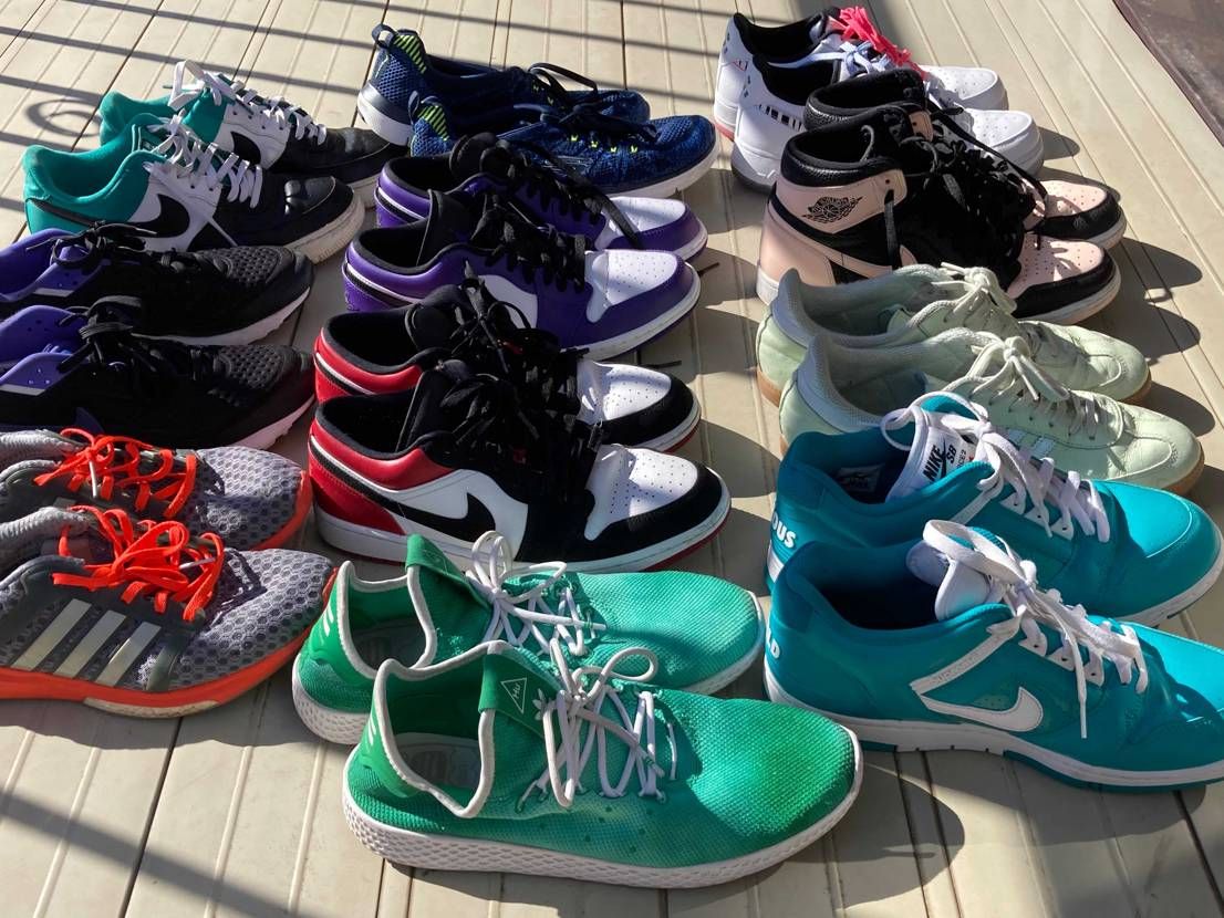 この前天気良い日にスニーカー干しました😄🎵👟
日光浴させて除菌しないとね(^^