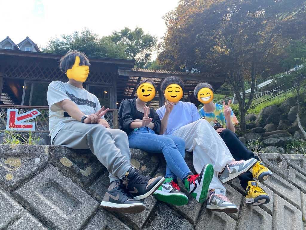 皆でキャンプ行った時の1枚、スニーカーの色合いもバランス取れてて良い写真だなって