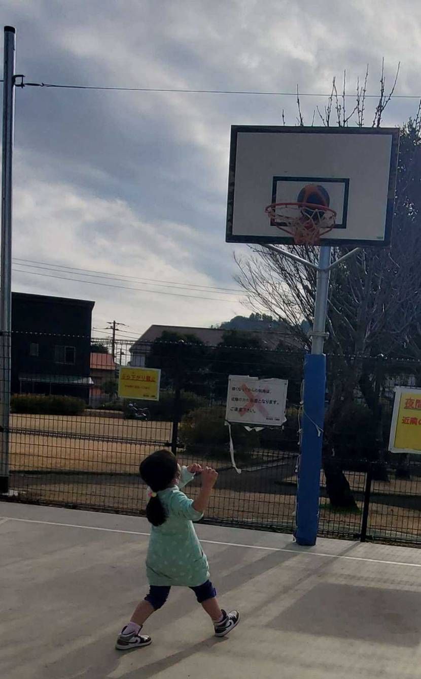 ナイスシュート👐➰🏀
チビギャング登場
二枚目の子は見ての通り下手なのです😱