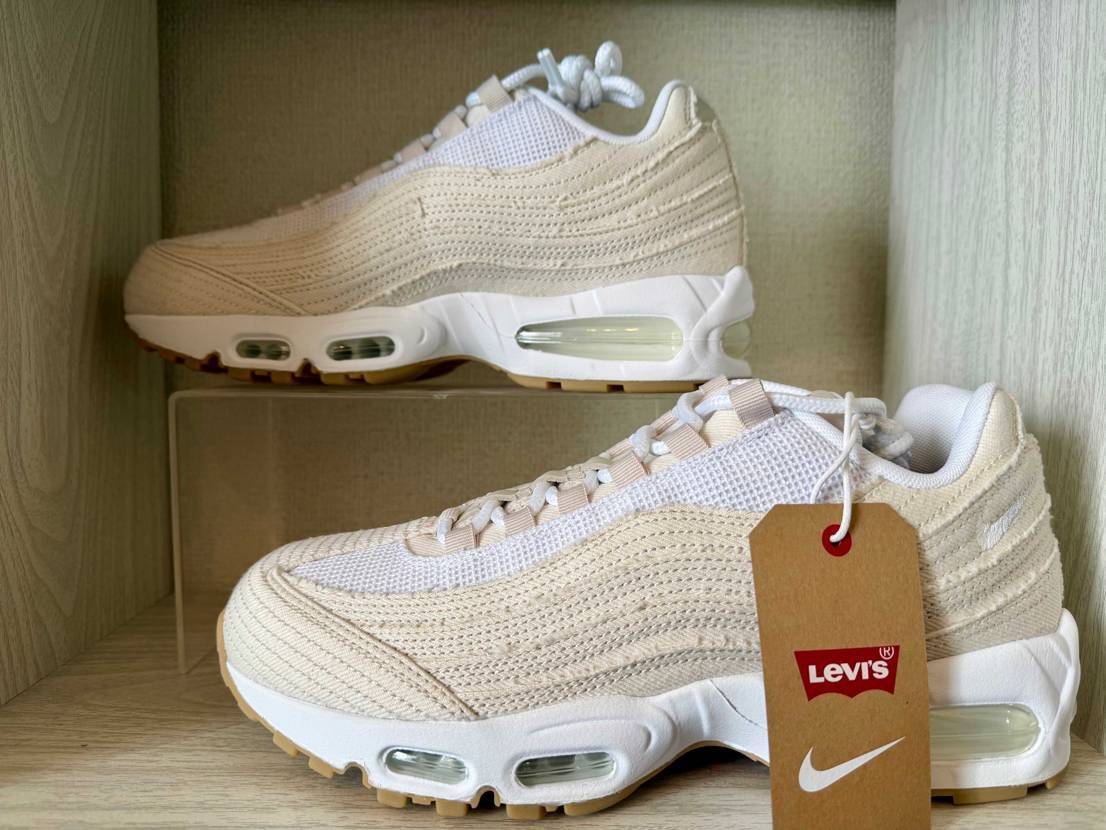 リーバイスからのク🐿️マスプレゼント届いた🤣
どこに在庫隠し持ってたんだか😅