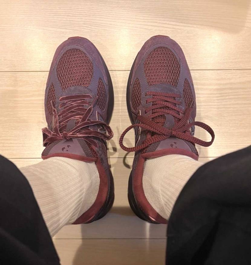 ベロア生地のシューレースが思ってたよりすごくシューズに馴染ん