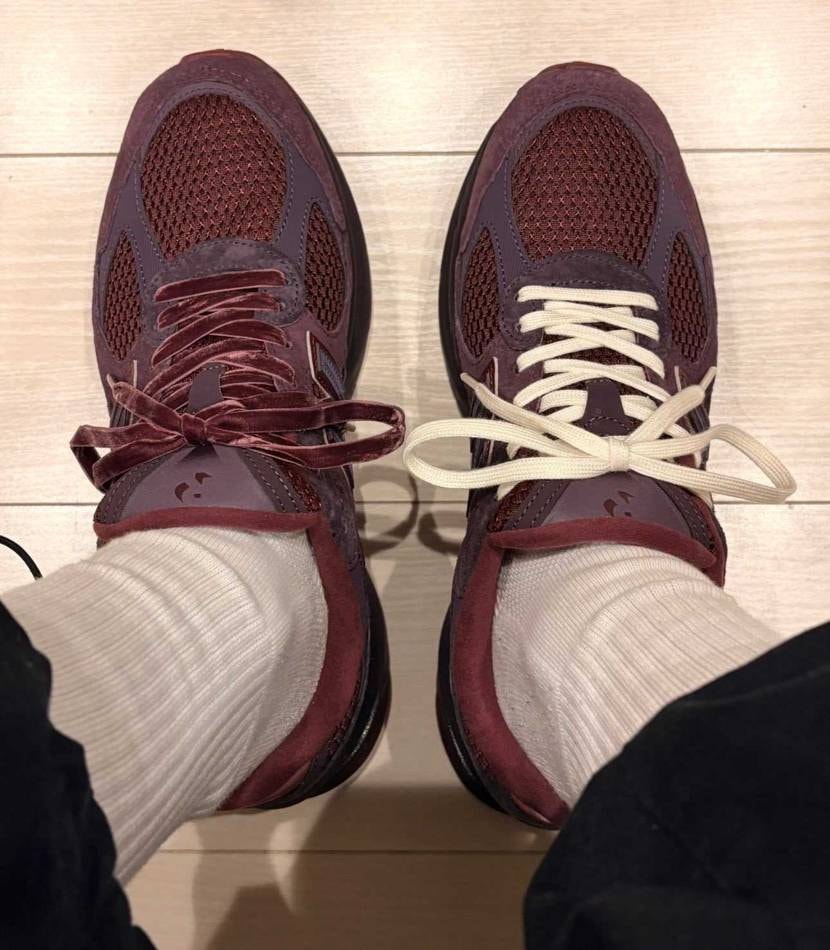 家にあったクリーム色のシューレースを付けてみたら凄く似合って