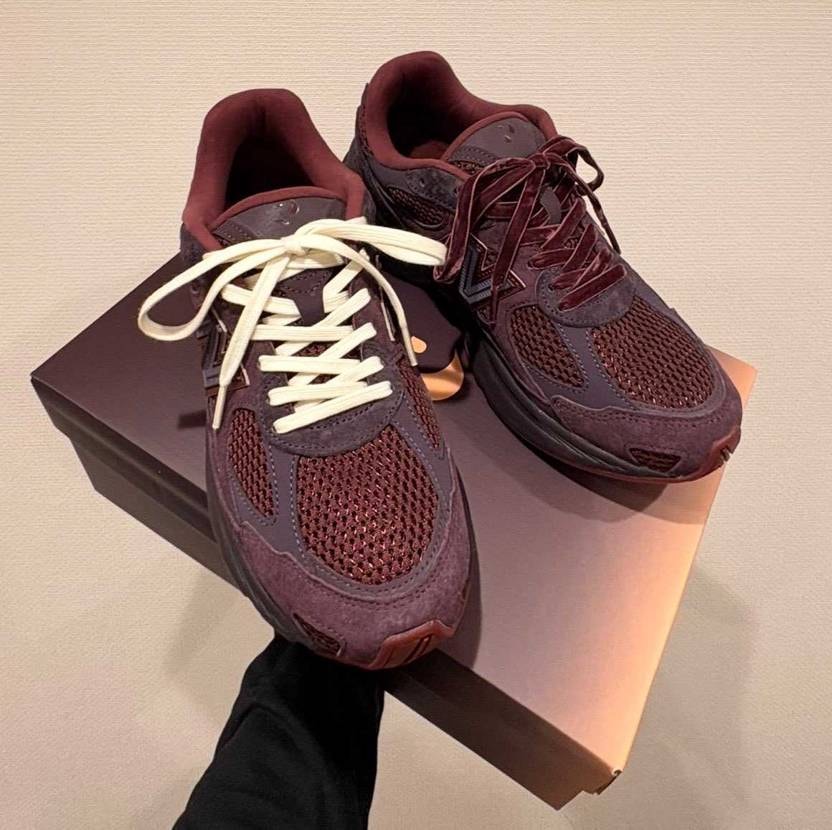 家にあったクリーム色のシューレースを付けてみたら凄く似合って