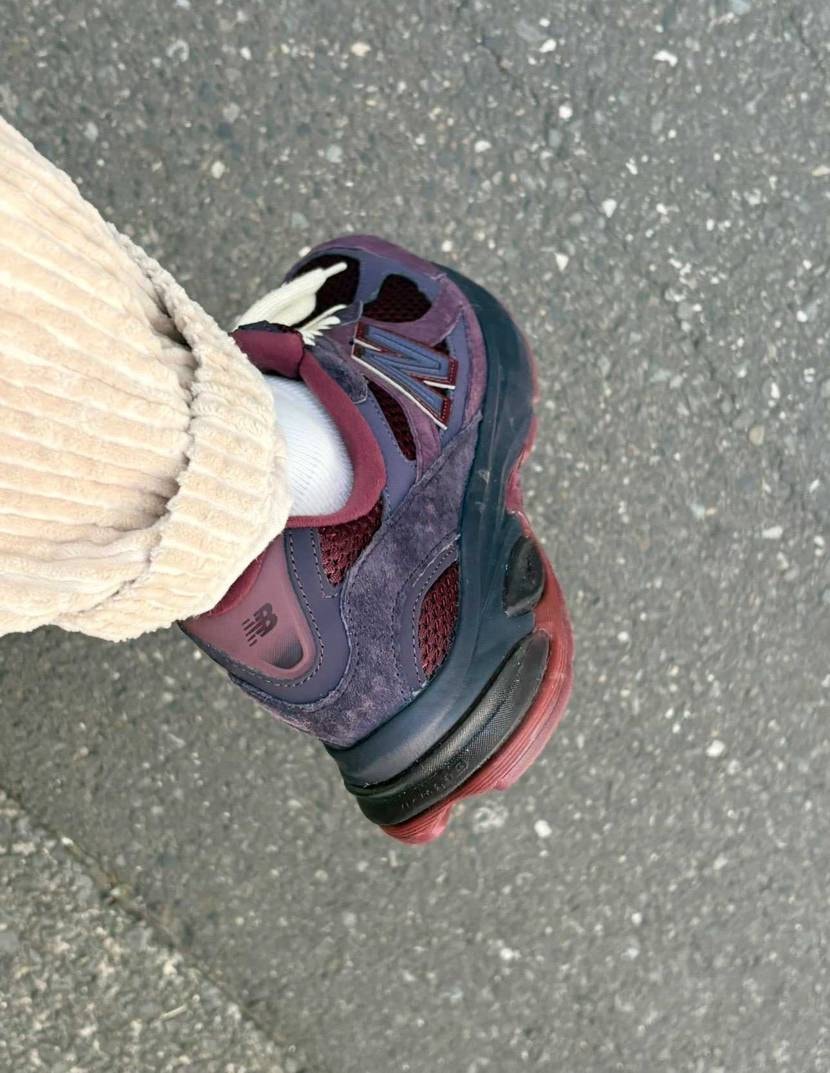 これは日陰で撮った写真です！
この写真だとこのスニーカーが