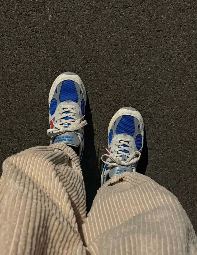 日の当たり方で青の濃さが変わって、印象が変わって面白いと思いました！！エンシェン