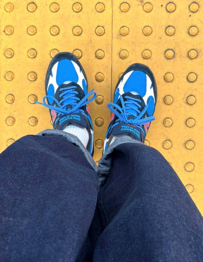 白いシューレースをやめてこちらの青い方へ！
こっちはこっちでプリンセスブルーら