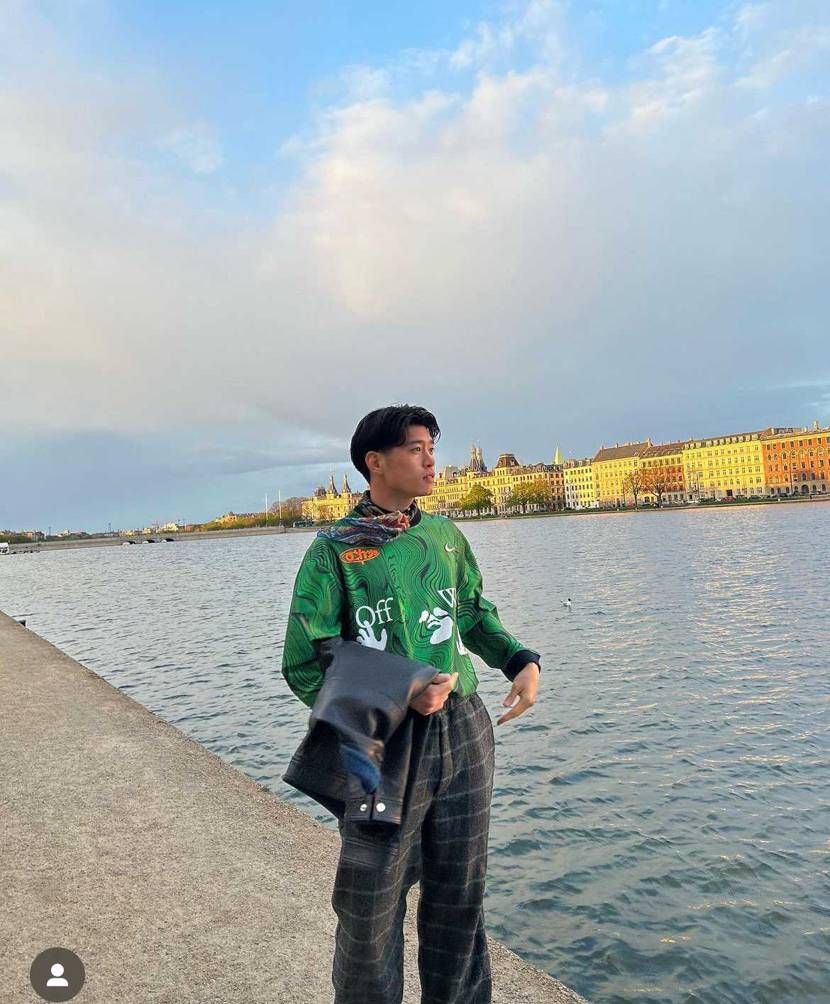 一瞬だけSNKRSで出てきて、すぐ消えて
メルカリで買おうか迷ってたけど
ま