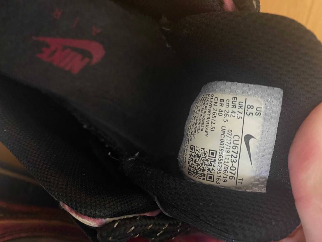 去年の冬に2万で購入したもので、目立った傷や汚れは全くありま