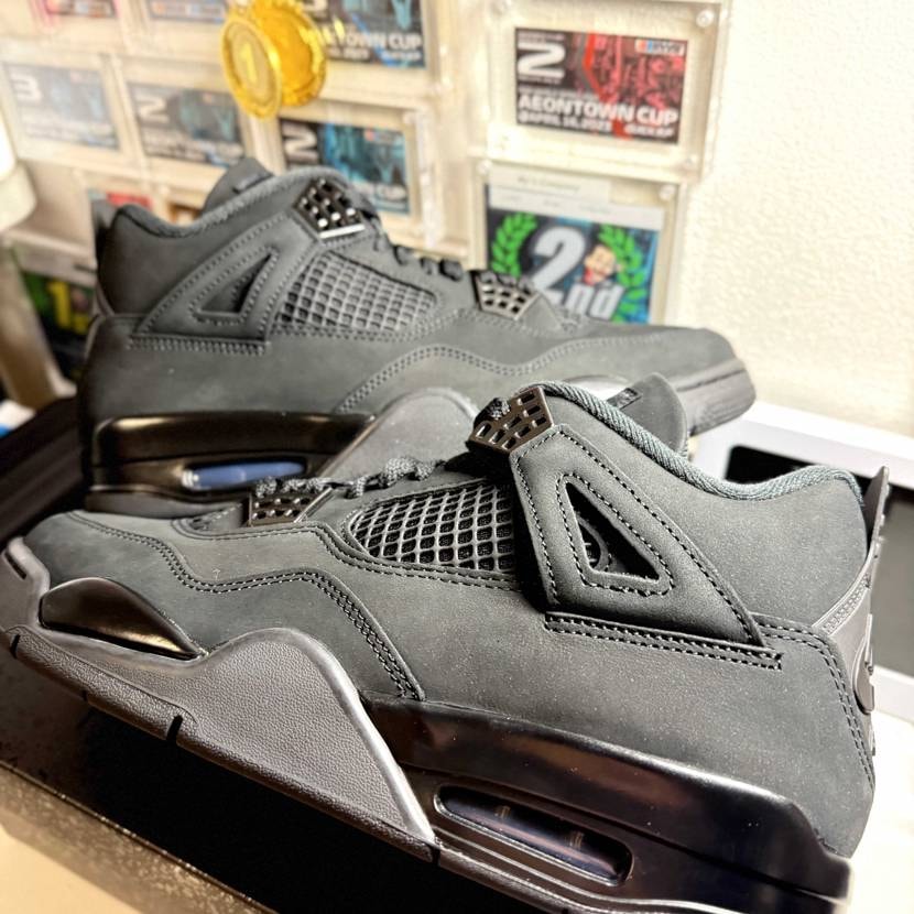 本当にいつもatmosさんありがとうございます🙇本当に実物カッコいい、紐変えてみ