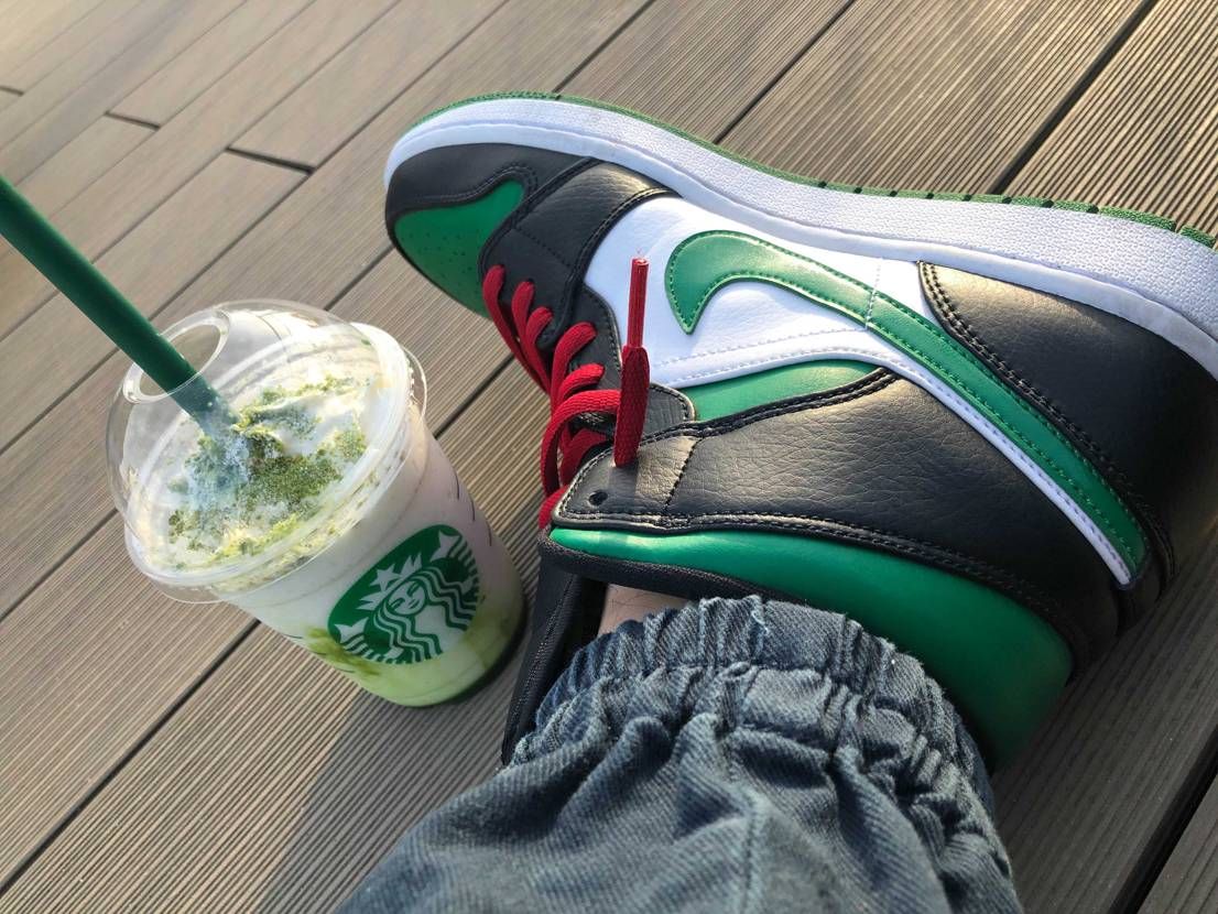 クリスマスが近づいてきたなーと感じます。
starbucks×aj1で。#ni