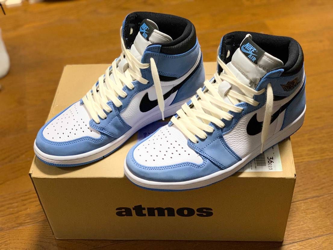 アトモスのオンラインで購入
しかし元からついてた黒紐の長さ違いすぎて笑ける