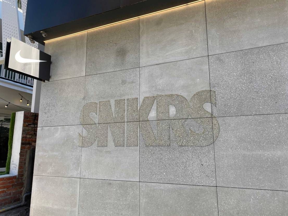 何故か今日はスニダンユーザーが弘大SNKRSを訪れる日w
俺も立ち寄ってた