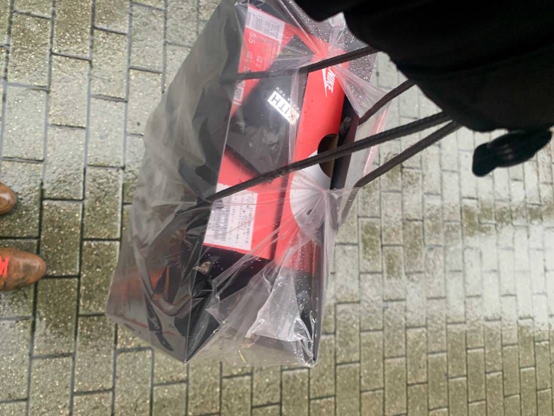 妹の誕プレに！買えました自分は雨なので久々に90MARSを