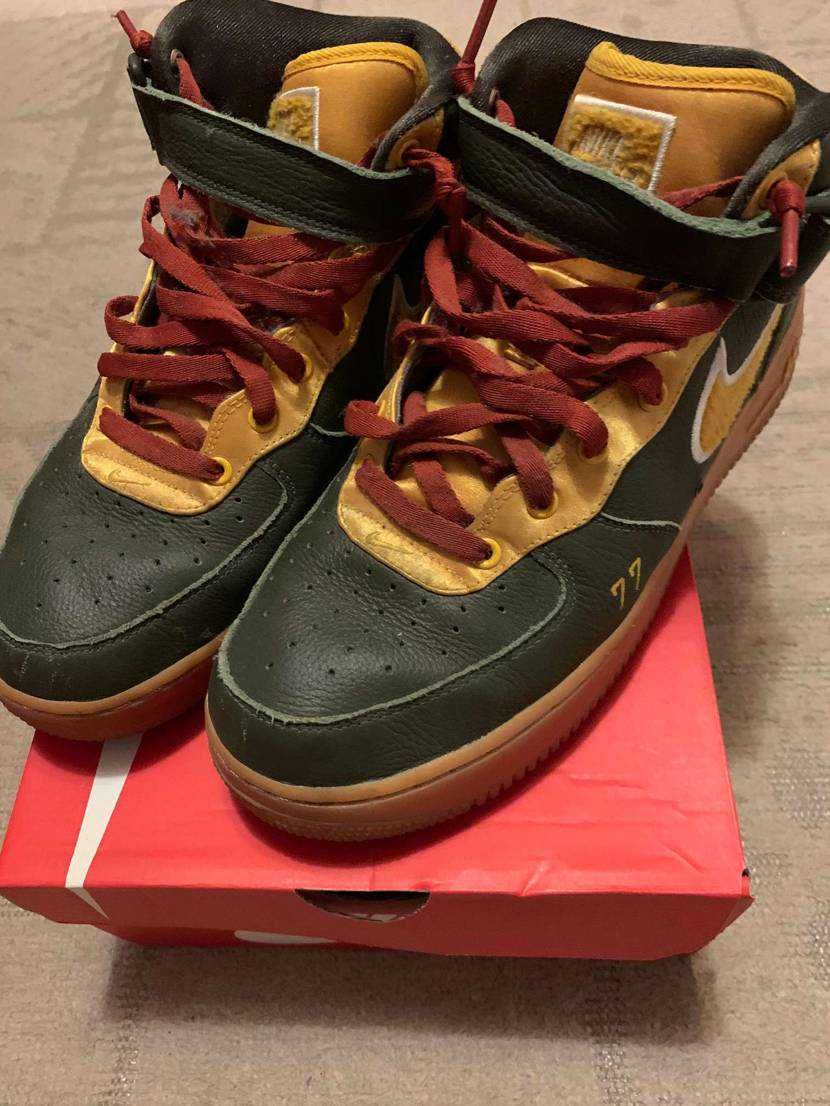 ナイキ　エアフォース１　MID　id

新品未使用。

誰か買ってくれな