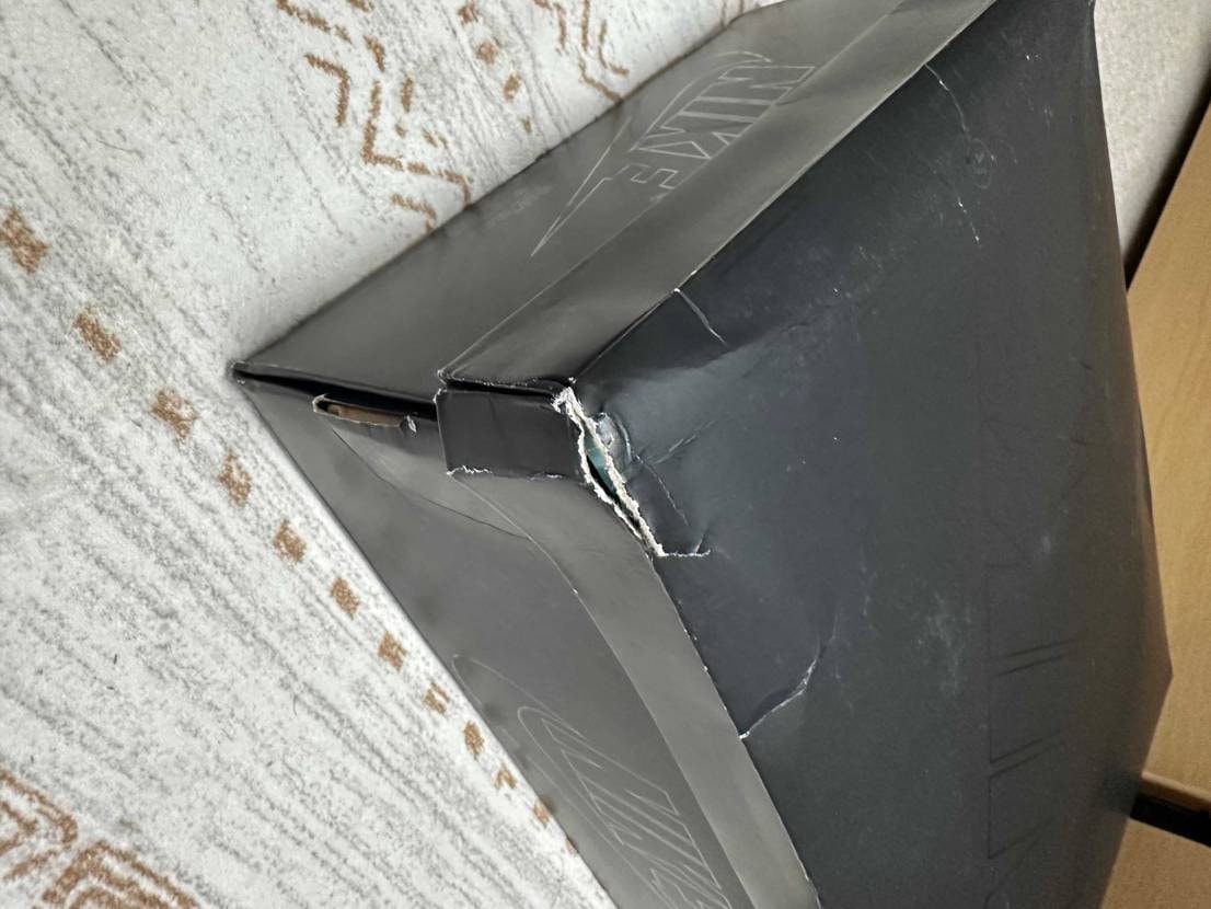 当サイトにて新品を購入したのですが…BOXの箱がボロボロ。