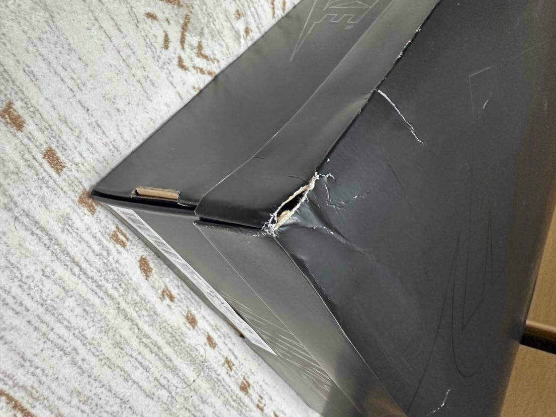 当サイトにて新品を購入したのですが…BOXの箱がボロボロ。