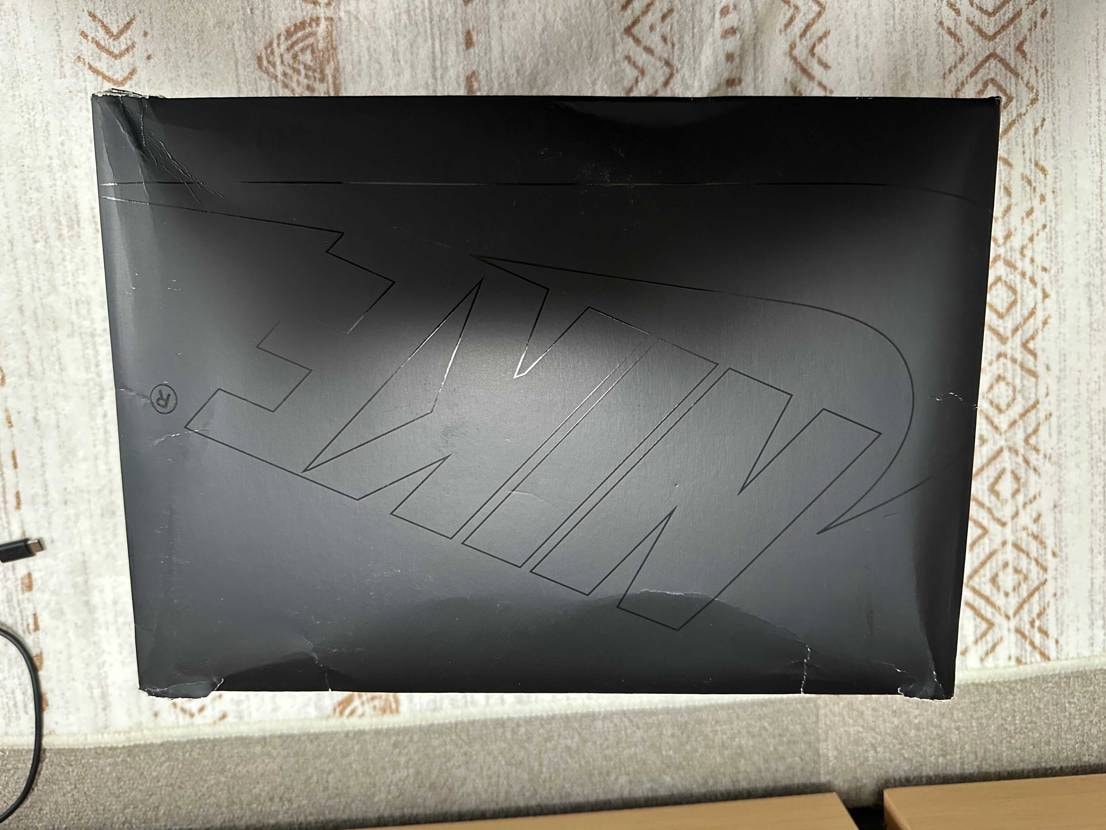 当サイトにて新品を購入したのですが…BOXの箱がボロボロ。