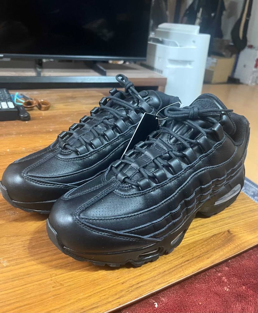 レザー激渋。履くならストッパー使って履くかな。
でも、アンディーの黒もあるから