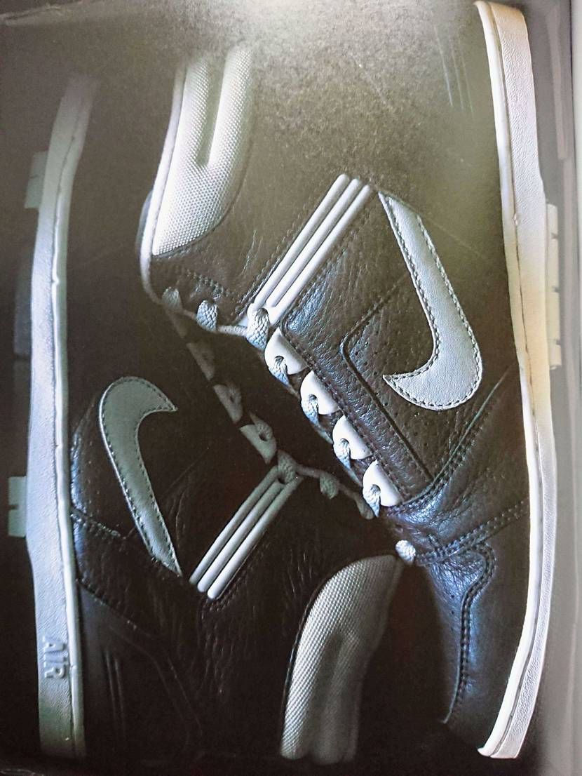 【実家探索3】おまけ
02年の👟雑誌のデッドwを見つけたの