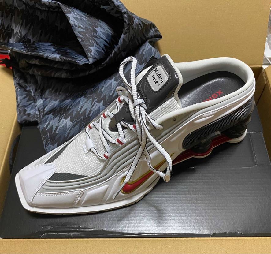 世の中95で盛り上がってますが、やっと届きました。😆
いつもスルーしてた靴です