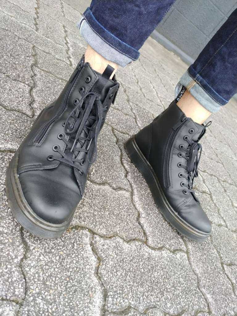 今日はドクター・マーチンのスニーカー（一応スニーカーらしいで
