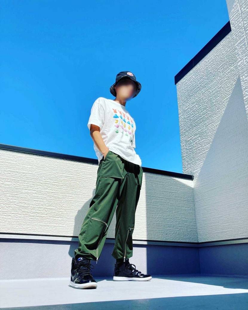 このスニーカー、夏は地獄の暑さで履けないけど好き✨
ようやく履く季節がきた