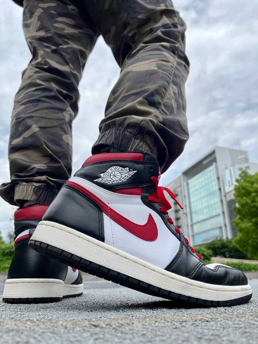 NIKE AIR JORDAN 1 RETRO HIGH BLACK / WHI