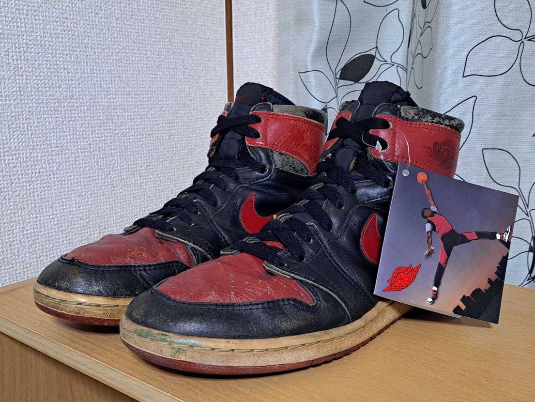 先日アップした85年製Bred君。
革がパッサパサになってしまっているかと思い