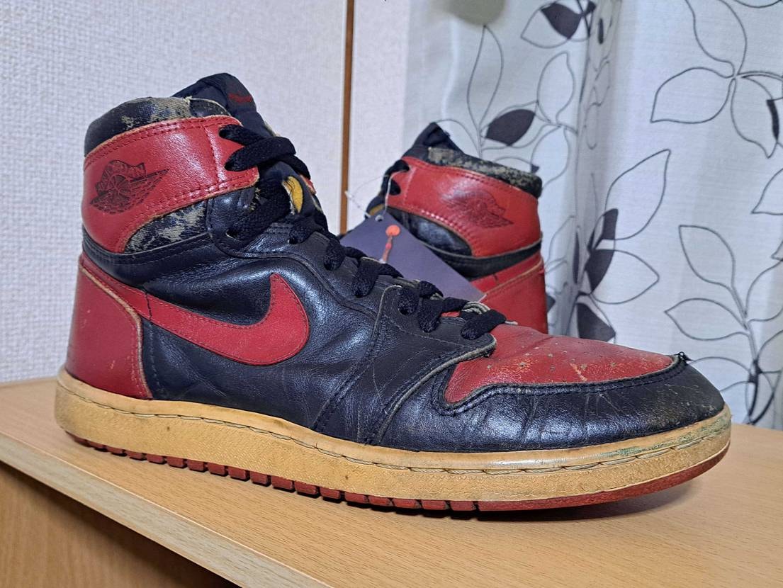 先日アップした85年製Bred君。
革がパッサパサになって