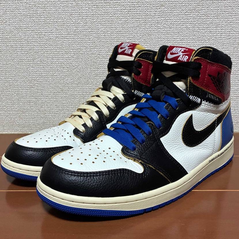 シューレースの色迷いすぎる！
デフォルトの黒/白もいいけど、シカゴ/シャドーに