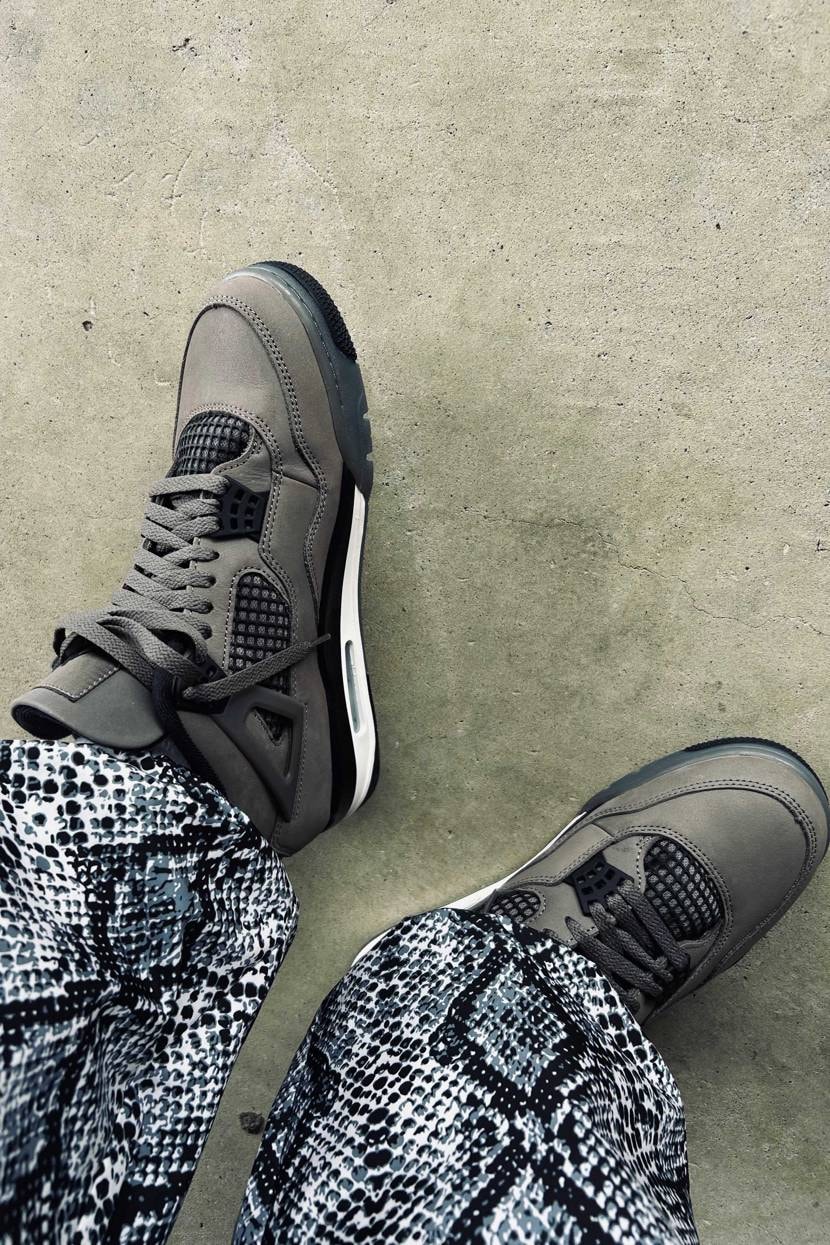 ジョーダン4ケイブストーンにパイソン柄のパンツを合わせてみました🐍ノースのバルト