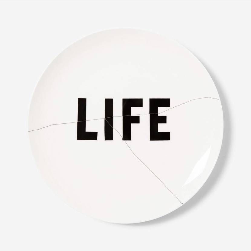 直近のArtist Plate Projectがひび入りの "LIFE" だった
