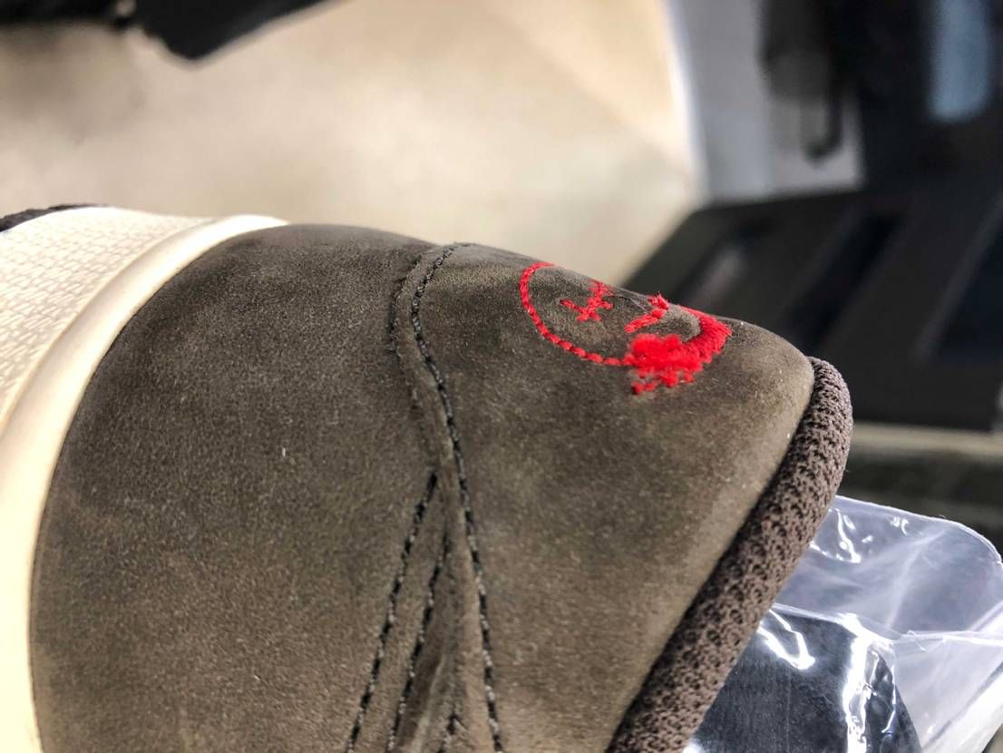 こちらで買ったトラヴィスローの刺繍がこんなだったのですが、酷くないですか？？
