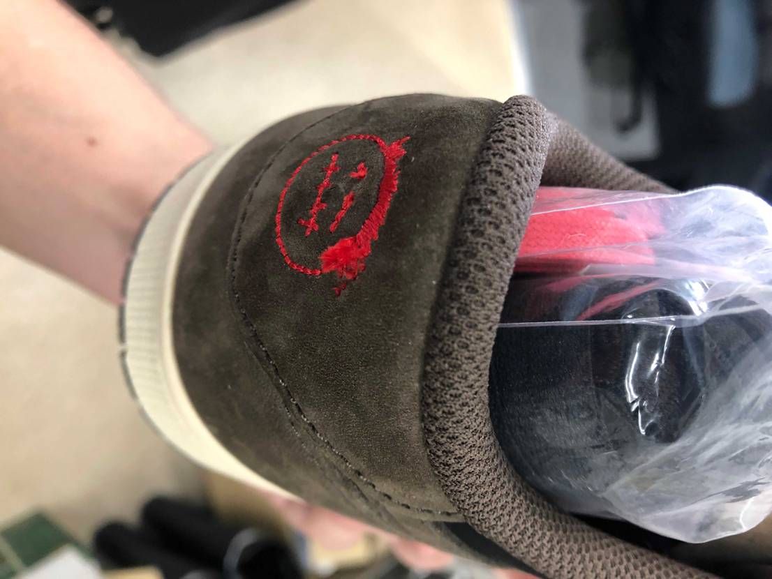 こちらで買ったトラヴィスローの刺繍がこんなだったのですが、酷