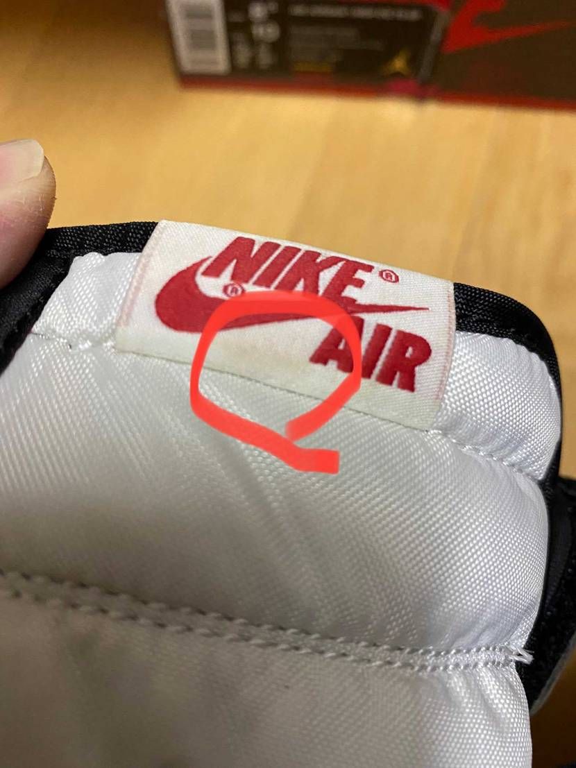 スニダンで新品travis買ったけど、数カ所汚れあり
泣き